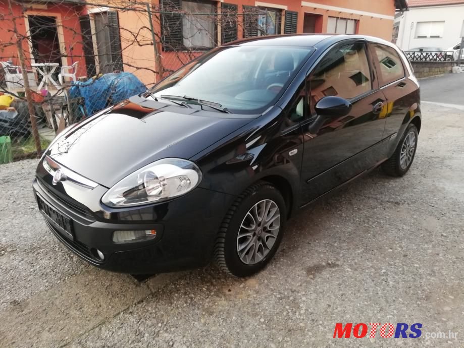 2011' Fiat Punto Evo photo #2