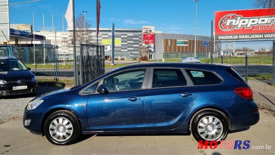 2011' Opel Astra Karavan photo #3