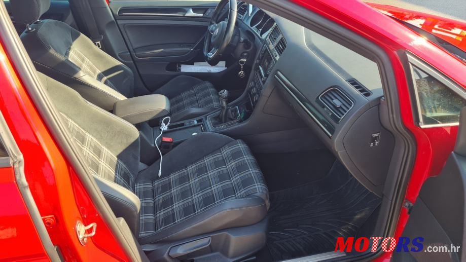 2014' Volkswagen Golf 7 2.0Gtd photo #4