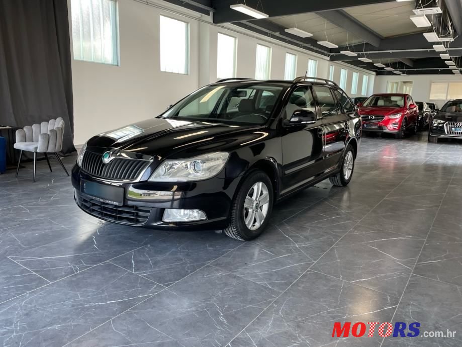 2011' Skoda Octavia Combi photo #3
