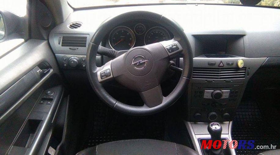 2004' Opel Astra 1,7 Cdti photo #1
