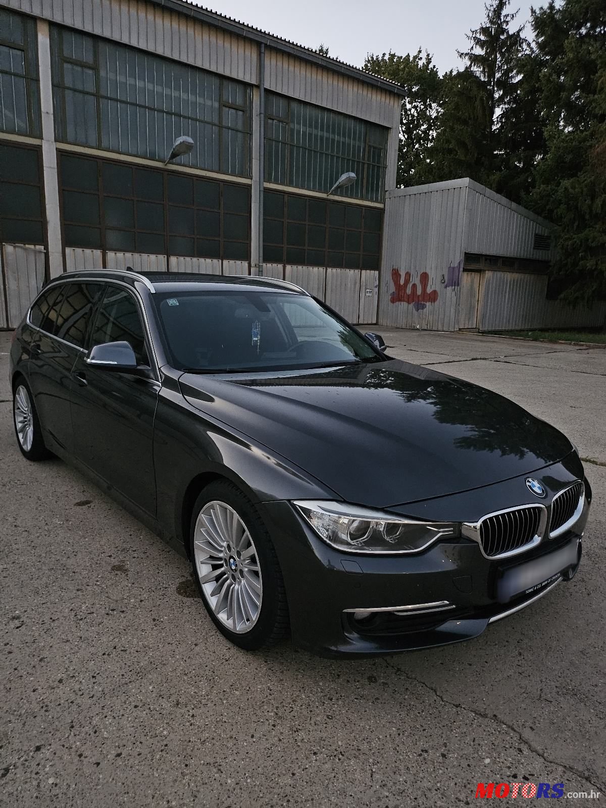 2013' BMW Serija 3 318D photo #2