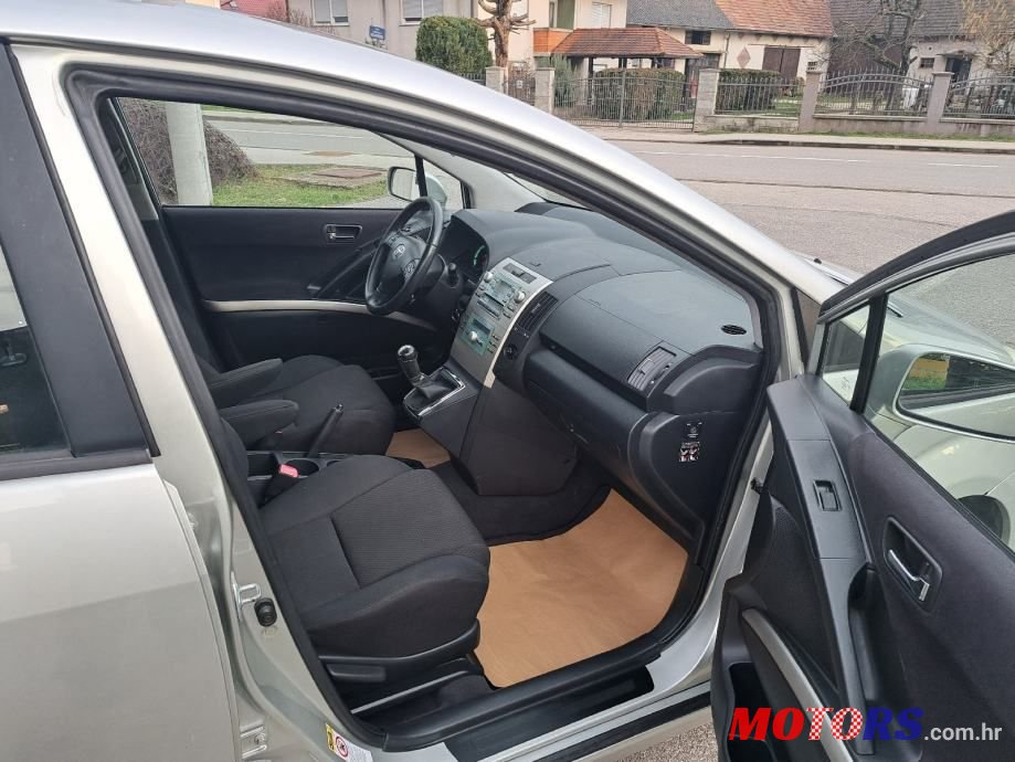 2005' Toyota Corolla Verso photo #6