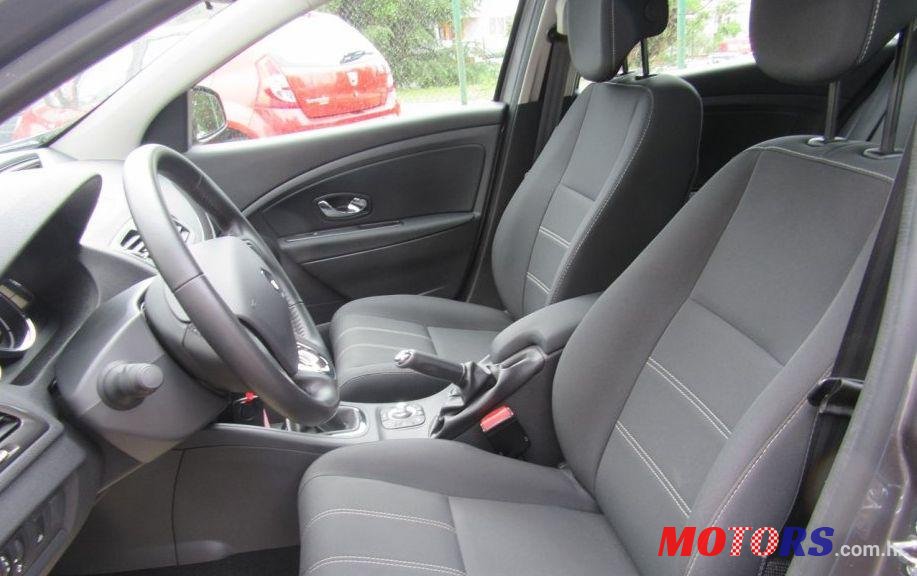 2014' Renault Megane Grandtour photo #2