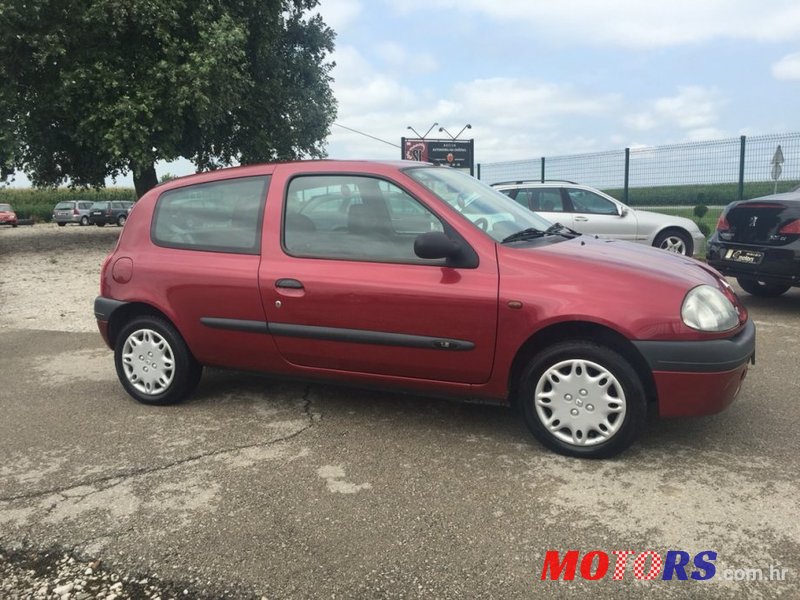 1999' Renault Clio photo #1