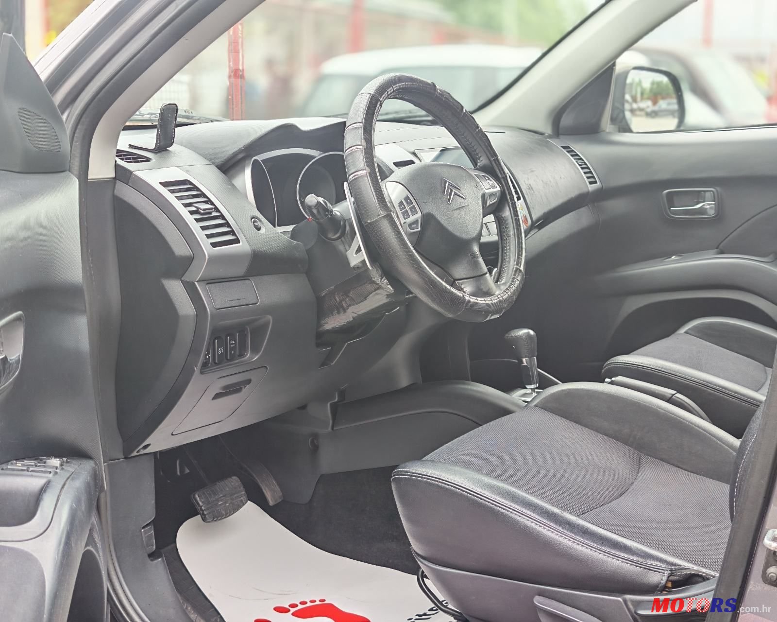 2009' Citroen C-Crosser 2,4 I Bva 4X4 photo #6