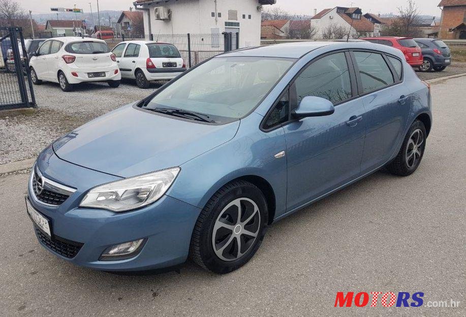 2010' Opel Astra 1,3 Cdti photo #1