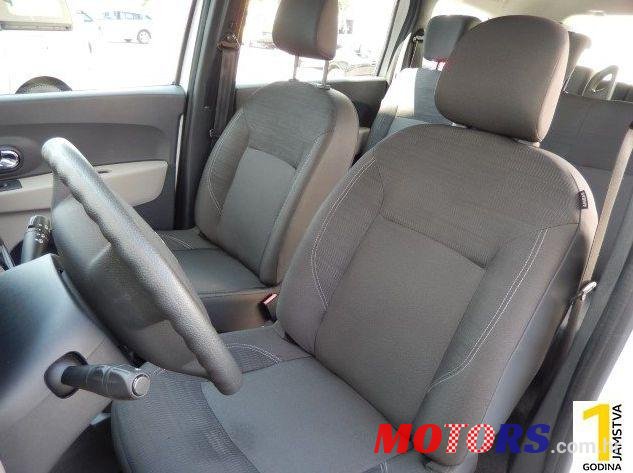 2012' Dacia Lodgy photo #2