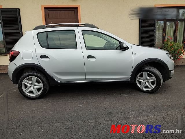 2014' Dacia Sandero photo #4