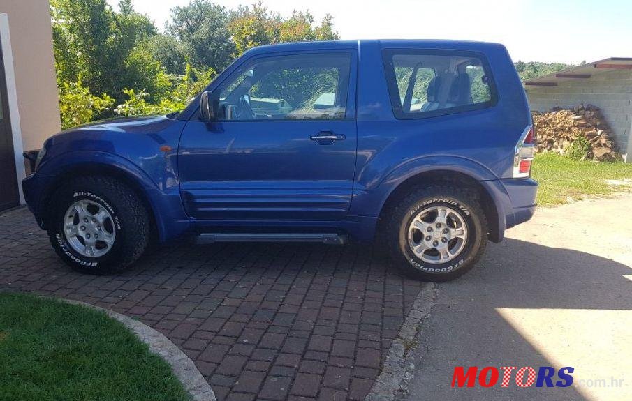 2002' Mitsubishi Pajero 3,2 Did Gls photo #1