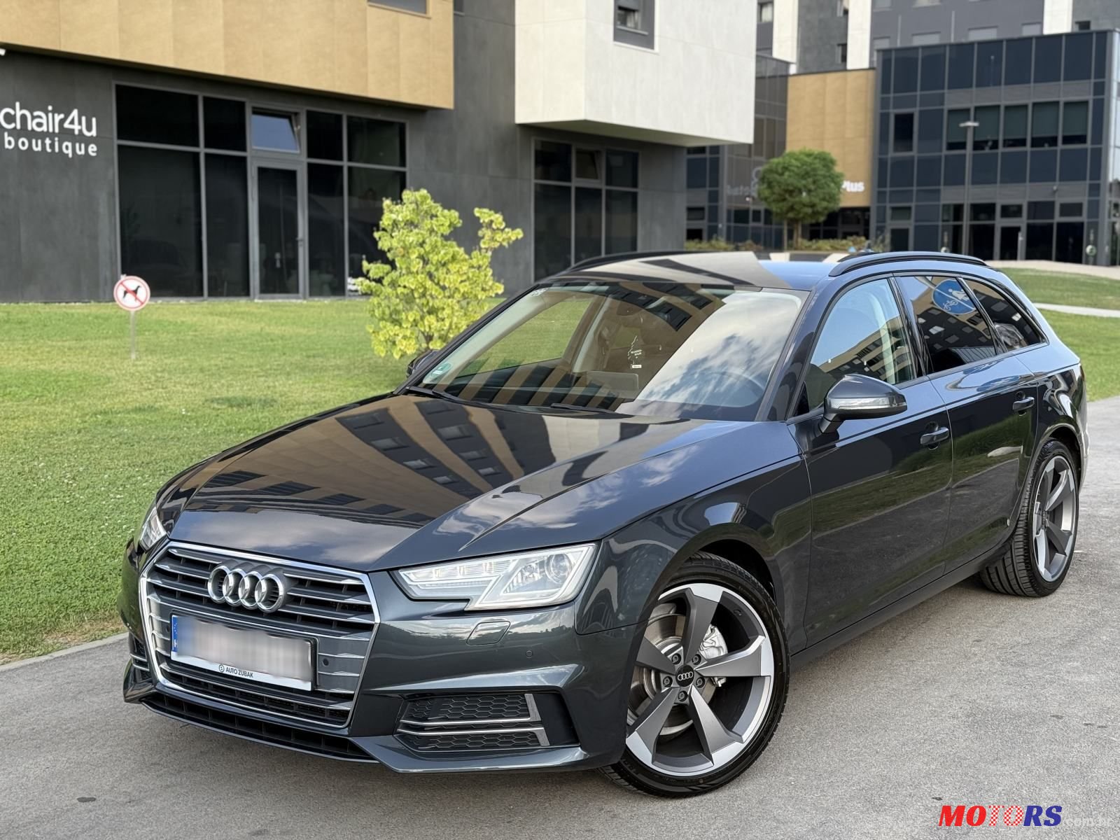 2017' Audi A4 Avant photo #3