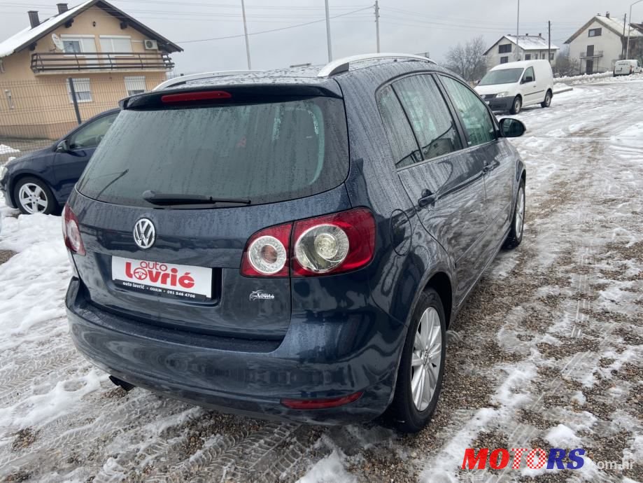 2011' Volkswagen Golf Plus photo #4