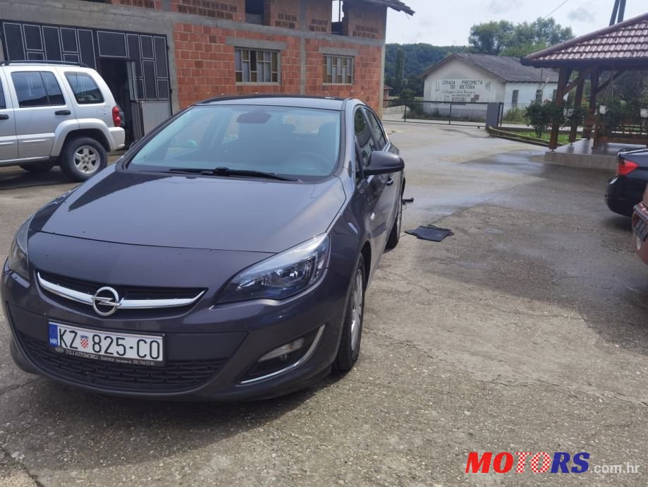 2013' Opel Astra photo #3