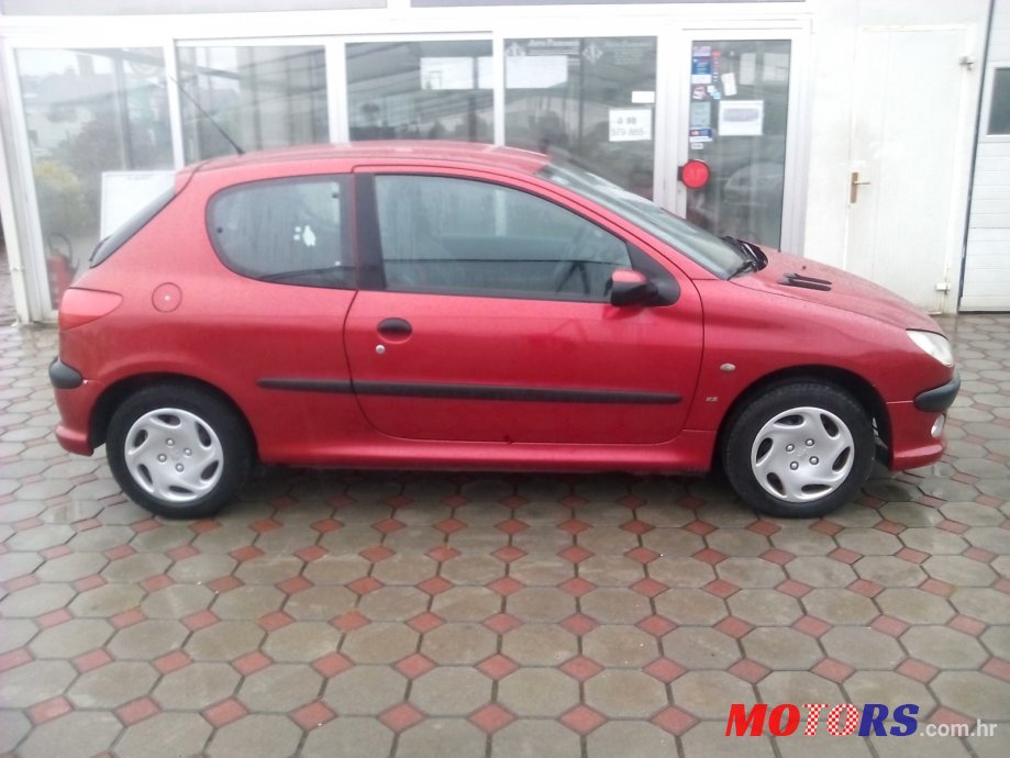 2000' Peugeot 206 photo #1