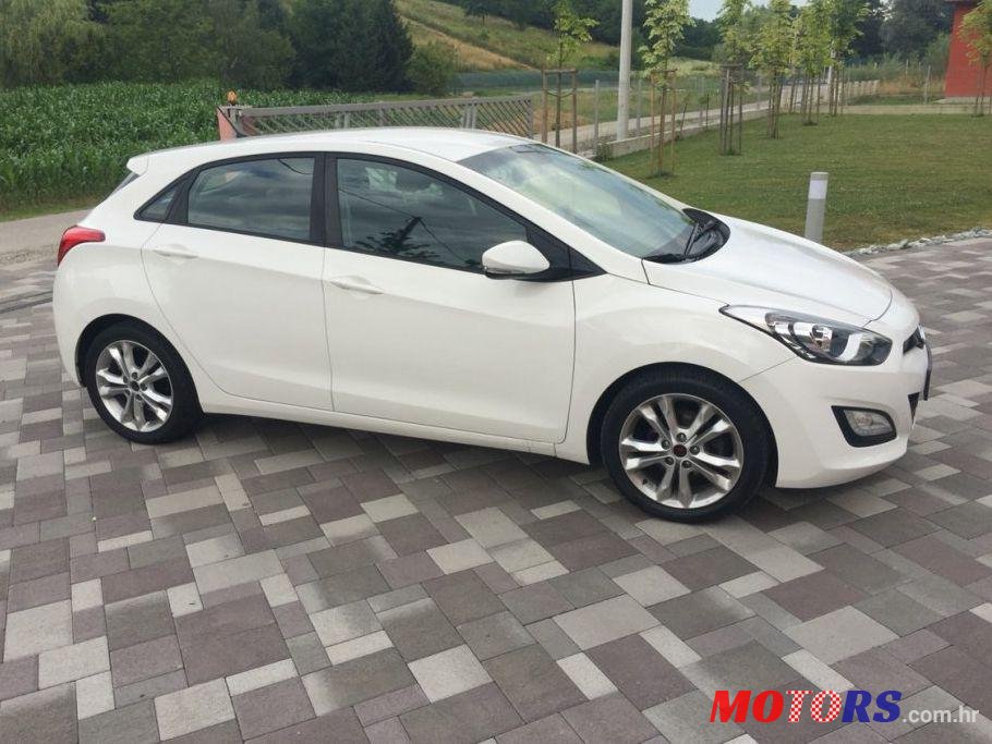 2012' Hyundai i30 1.4 CRDI photo #2