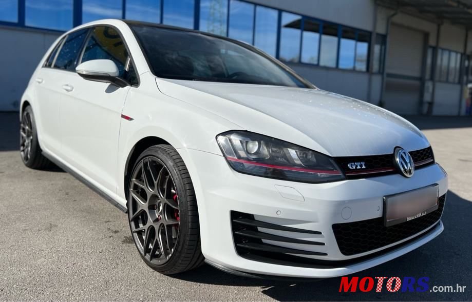 2013' Volkswagen Golf VII Gti photo #3