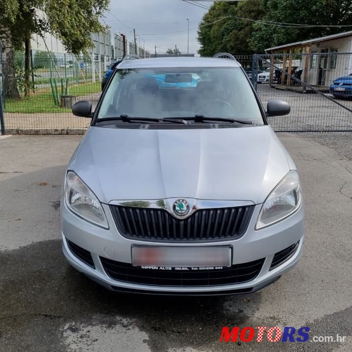 2012' Skoda Fabia Combi photo #2