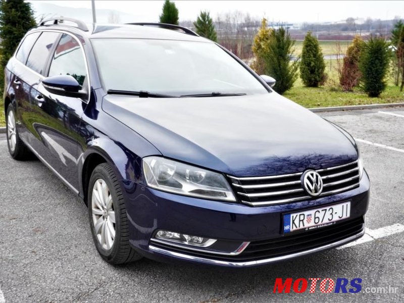 2011' Volkswagen Passat Variant photo #1