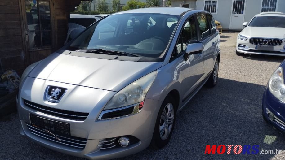 2011' Peugeot 5008 1,6 Hdi photo #2