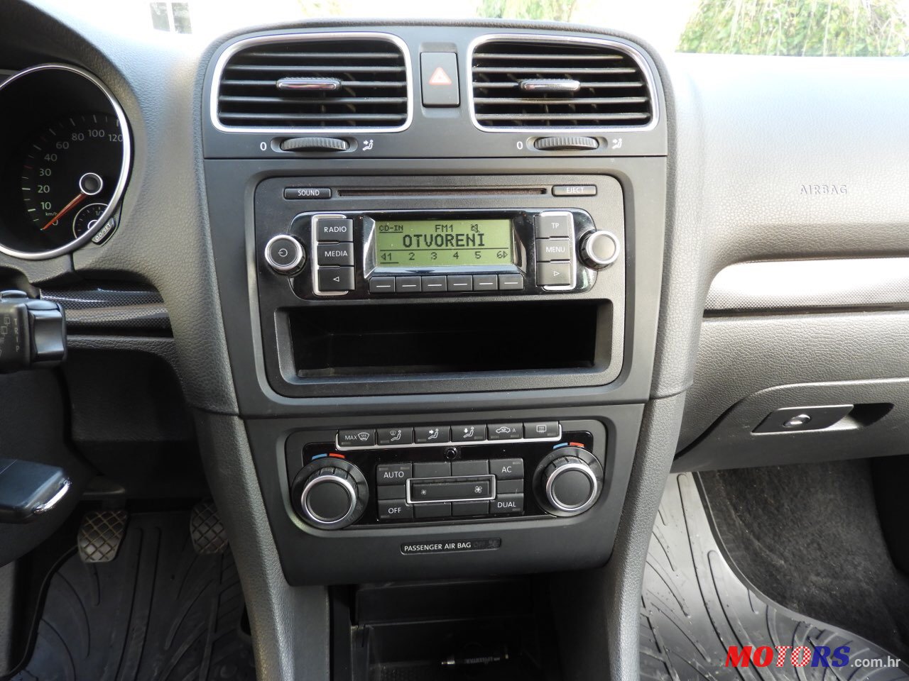 2010' Volkswagen Golf Variant photo #7