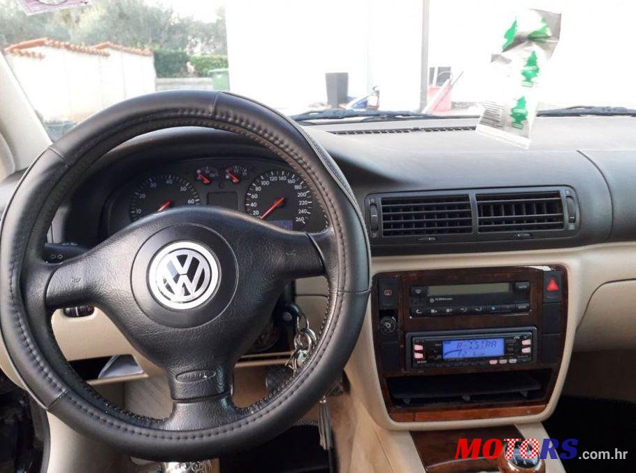 1998' Volkswagen Passat photo #1