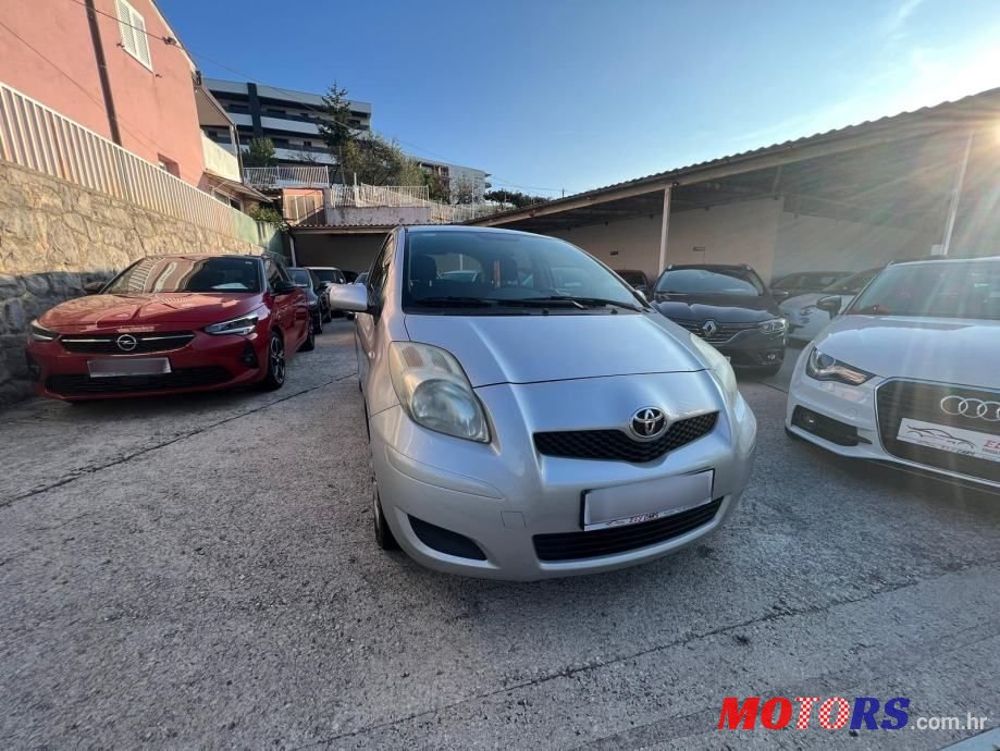 2009' Toyota Yaris photo #3