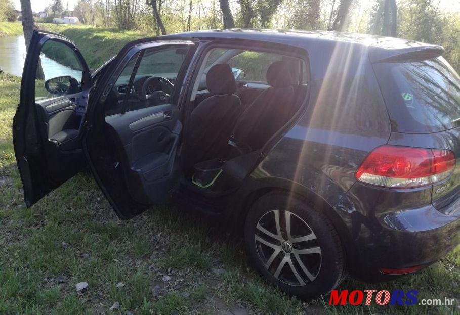 2010' Volkswagen Golf VI 1,6 Tdi photo #3
