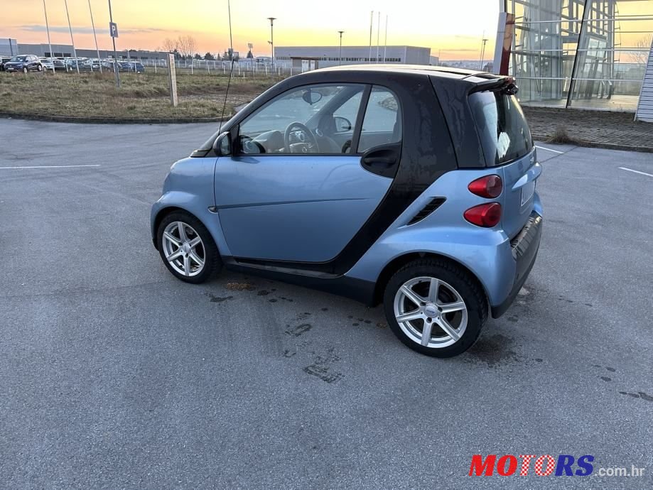2011' Smart Fortwo photo #2