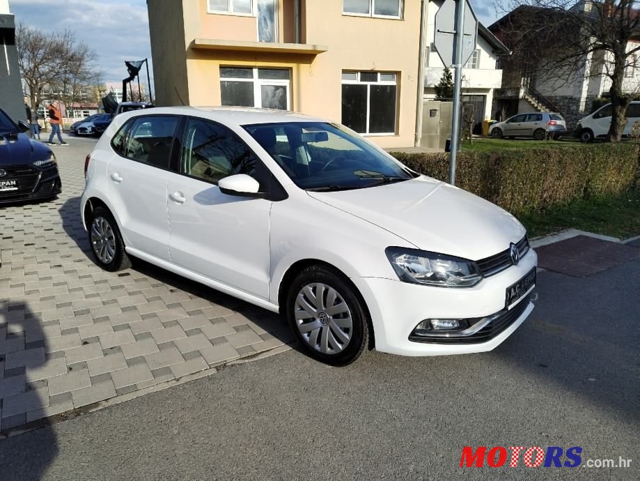 2015' Volkswagen Polo photo #2