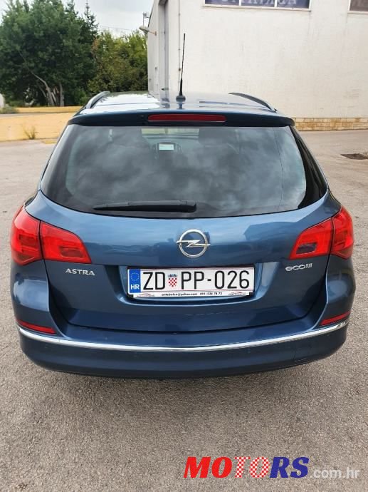 2015' Opel Astra Karavan photo #4