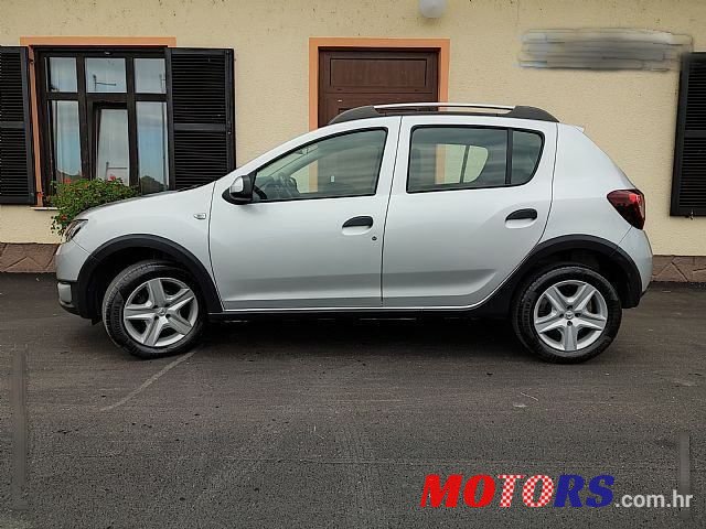 2014' Dacia Sandero photo #2