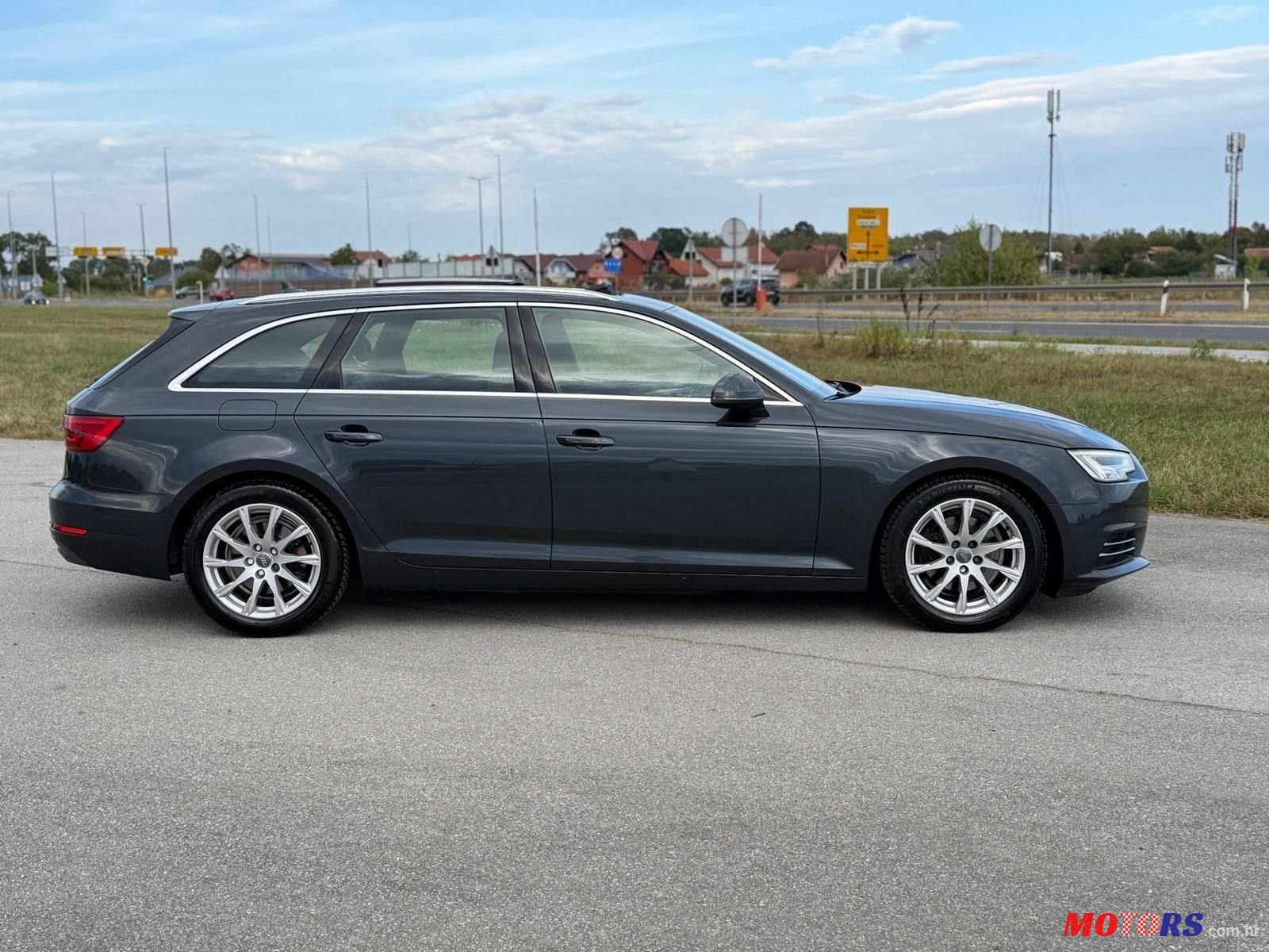 2017' Audi A4 Avant photo #5