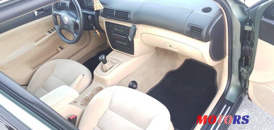 2004' Volkswagen Passat 1,9 Tdi photo #2