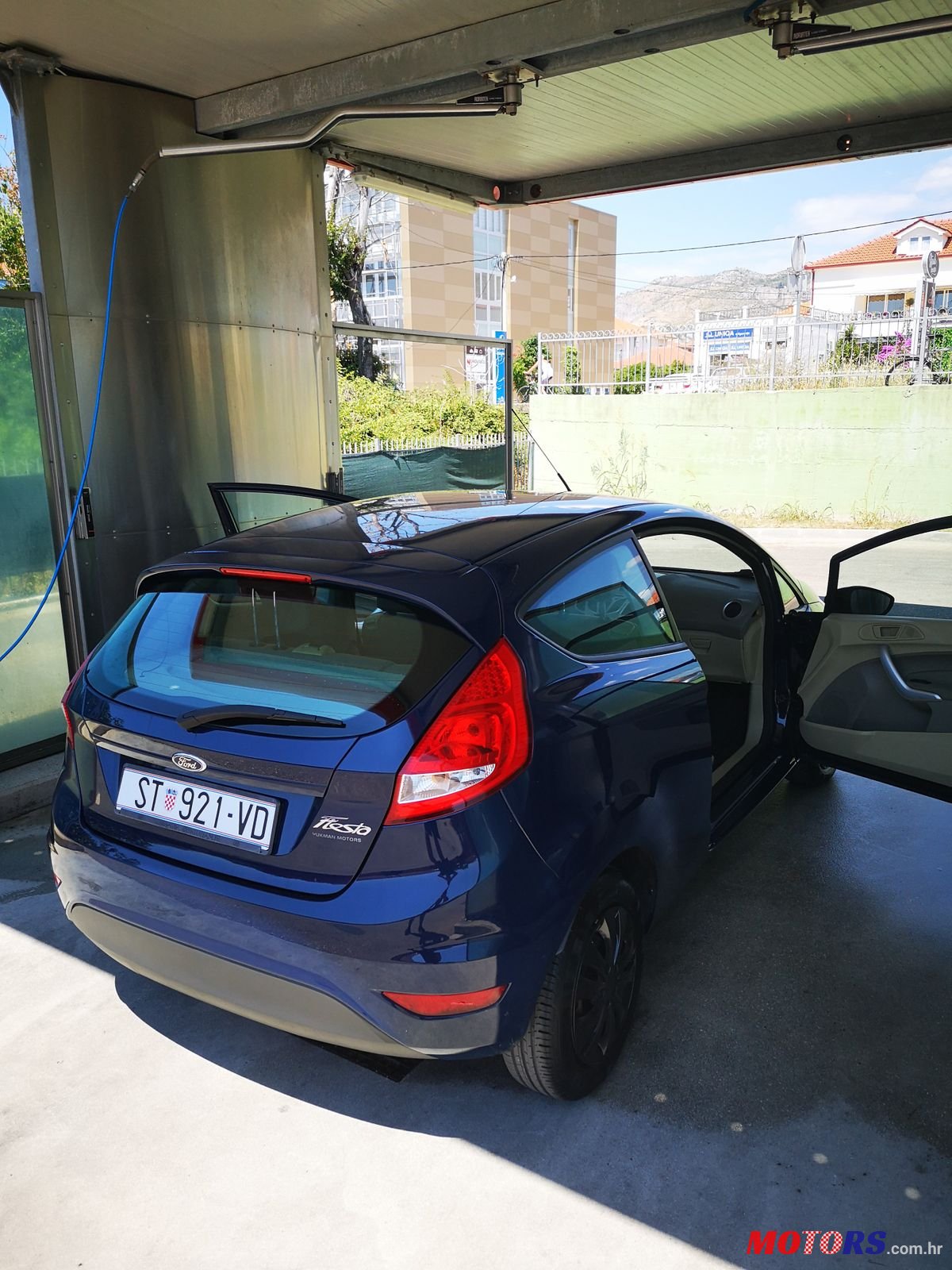 2012' Ford Fiesta photo #3