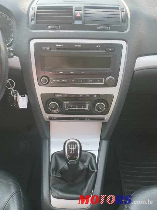 2012' Skoda Octavia Combi photo #2