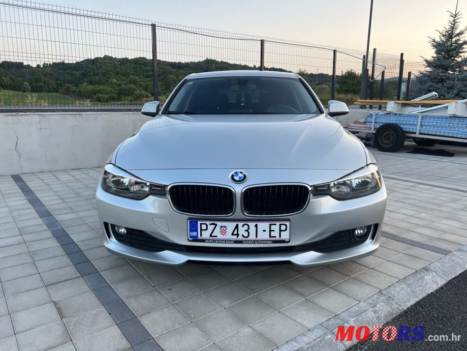 2015' BMW Serija 3 318D photo #2