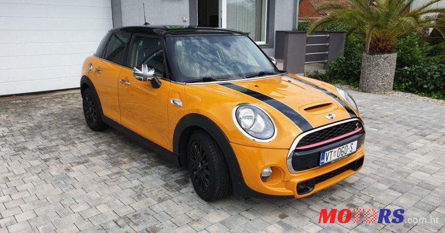 2015' MINI Cooper Cooper Sd photo #2