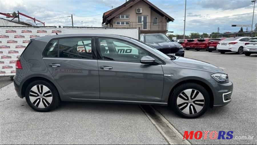 2019' Volkswagen Golf 7 E-Golf photo #4