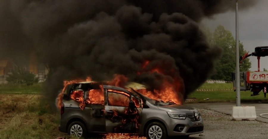 Gašenje požara na električnim autima - pravi izazov za vatrogasce