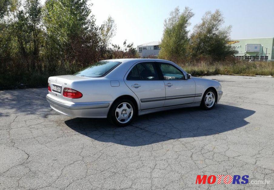 2000' Mercedes-Benz E-Klasa 220 photo #1