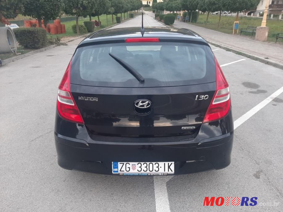 2011' Hyundai i30 photo #6