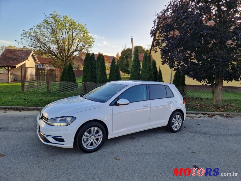 2020' Volkswagen Golf 7 1.6 Tdi photo #2