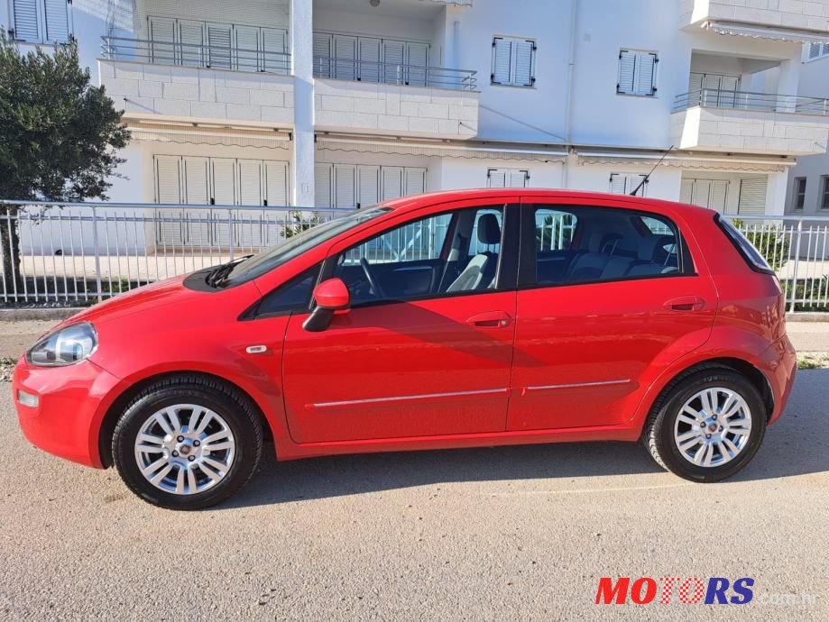 2012' Fiat Punto Evo photo #5