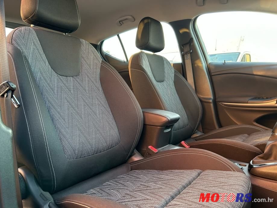 2020' Opel Astra 1,2 Turbo photo #6