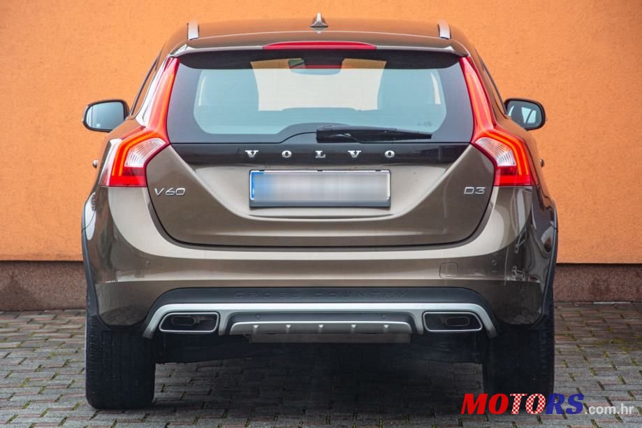 2018' Volvo V60 Cross Country D3 photo #6