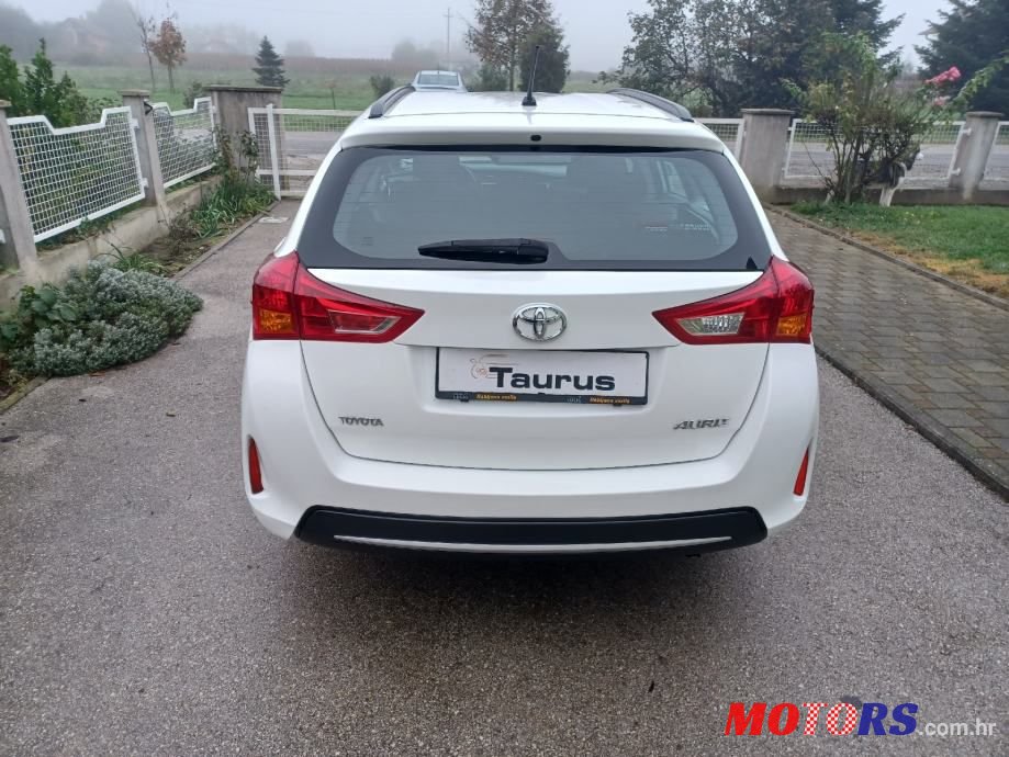 2014' Toyota Auris Karavan photo #5