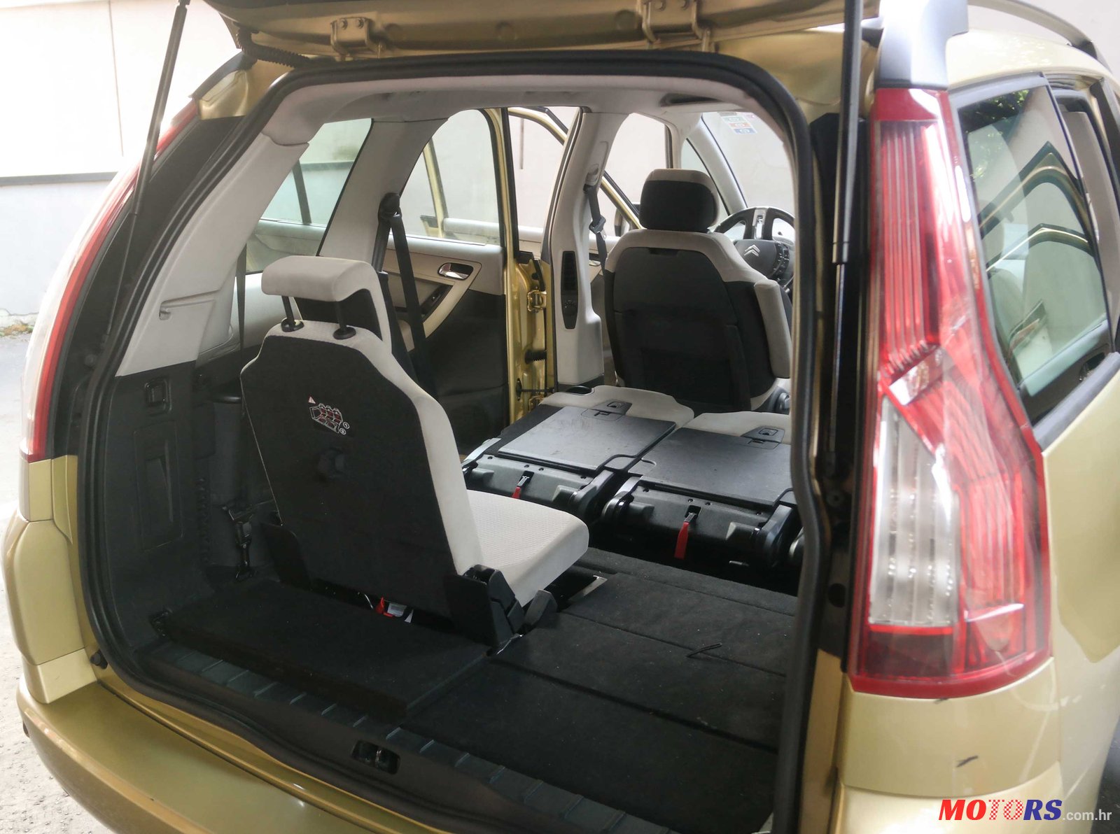 2008' Citroen Grand C4 Picasso photo #5