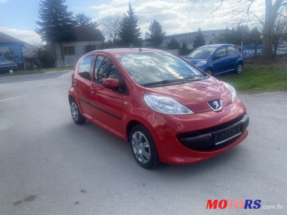 2008' Peugeot 107 1,0 photo #2