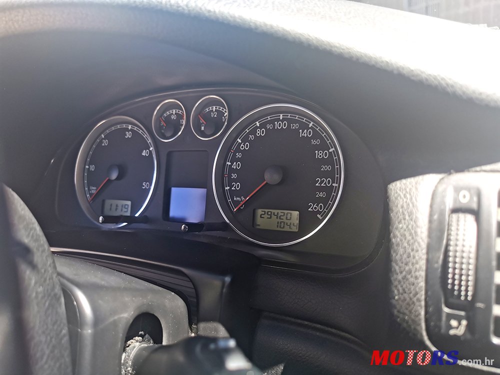 2003' Volkswagen Passat photo #5