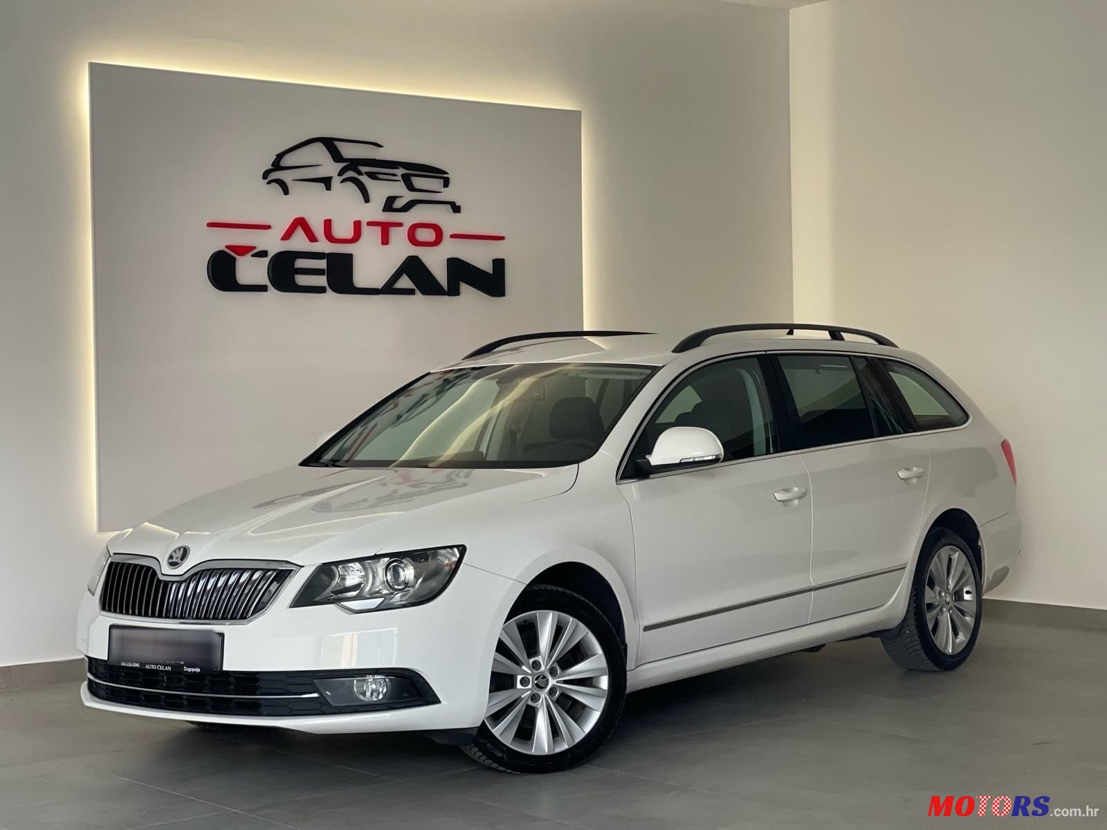 2014' Skoda Superb Combi photo #1